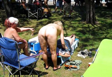 Nude fledgling damsels, Nudes a poppin