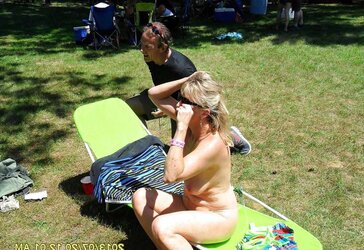 Nude fledgling damsels, Nudes a poppin