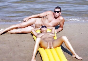 Nackt am Strand