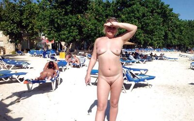 Nackt am Strand