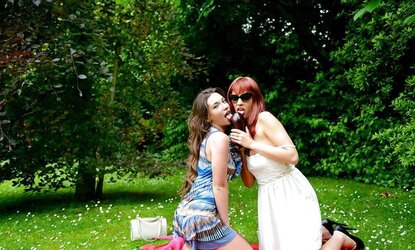 French Teensluts UPSKIRTS