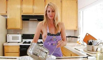 Kate Kastle Bakes a Cake