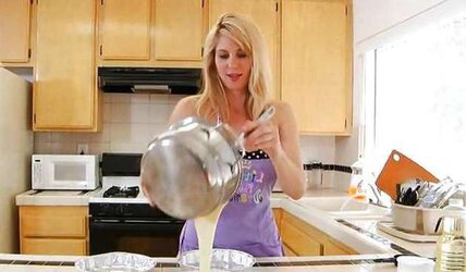 Kate Kastle Bakes a Cake