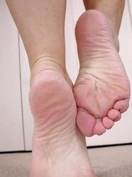 SOLES FEET BENDS TOES