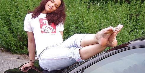 SOLES FEET BENDS TOES