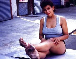SOLES FEET BENDS TOES