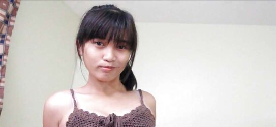 Menchie - legal years old Pinay teenager Bare picture.