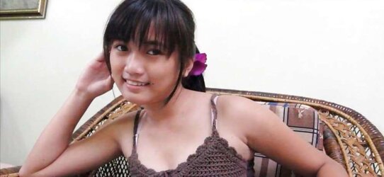 Menchie - legal years old Pinay teenager Bare picture.