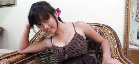 Menchie - legal years old Pinay teenager Bare picture.