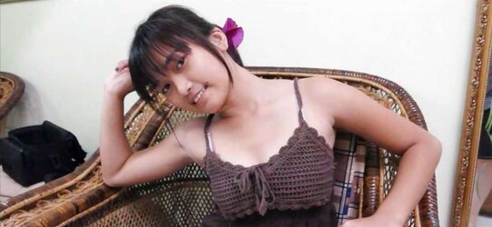 Menchie - legal years old Pinay teenager Bare picture.