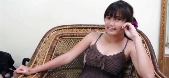 Menchie - legal years old Pinay teenager Bare picture.