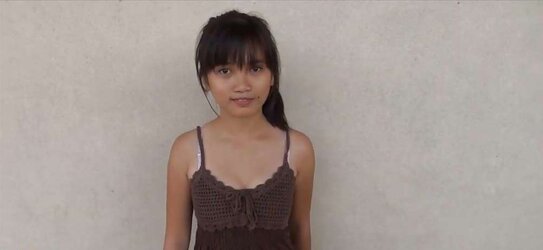 Menchie - legal years old Pinay teenager Bare picture.