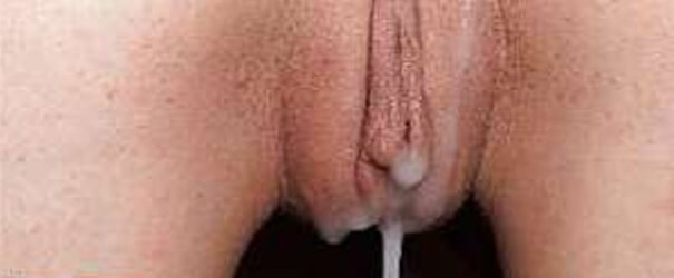 Sperma tropft aus Fotze