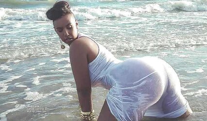 Phat phat cream-colored donks in public
