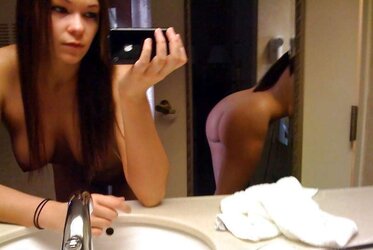 Cute Teenager Showcase her Bod