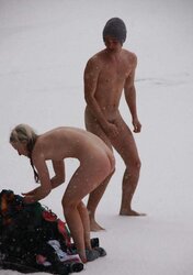 Nackt auf Eis