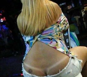 Debaixo da saia ten - Under the miniskirt