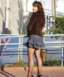 Hotlegs-mini-skirt stunner