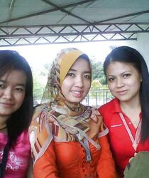 Hijab Asian Indo Femmes