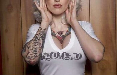 MoRe inked dame hotness! - BD