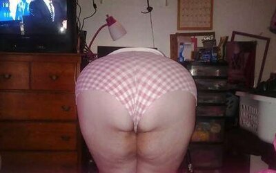 SSBBW Mandy, 37yo fur covered poon