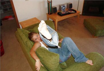Lovely steaming blonde Princess Blueyez flash her screwable feet