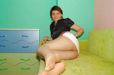 Kirsty Blue gams