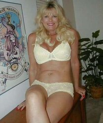 Molten mature poses in yellow