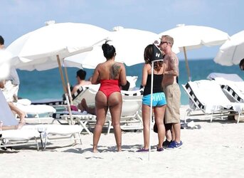 Arab hook-up bomb in the beach