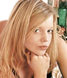 Teenager actress from the early 90s (Tiffany Walker)