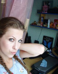 JAW-DROPPING SMOOTHLY-SHAVEN WIFEY - COOLBUDY