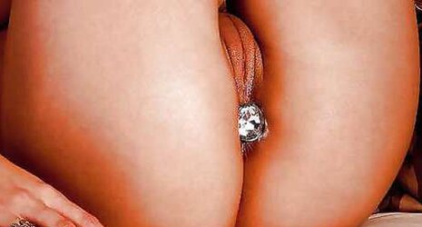 Fine Femmes wear arse buttplugs