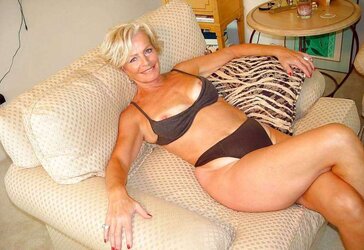 Mature Dame Justine