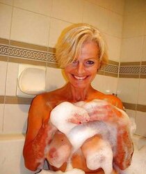 Mature Dame Justine