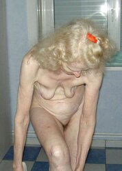 Old granny josee last fotos
