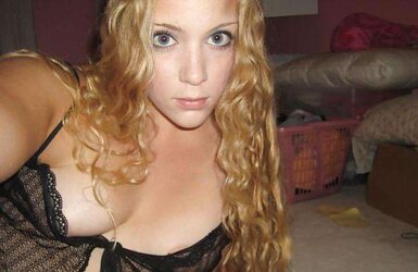 CURLY BLONDIE
