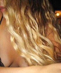 CURLY BLONDIE