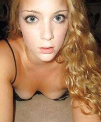CURLY BLONDIE