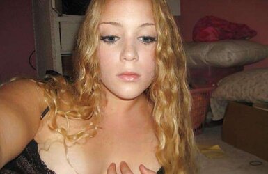 CURLY BLONDIE