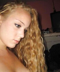 CURLY BLONDIE