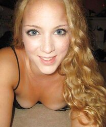 CURLY BLONDIE