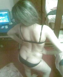 Lovely arab backside!!