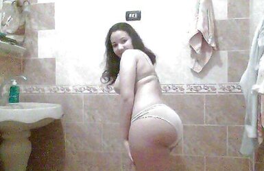 Lovely arab backside!!