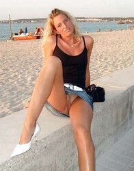 Upskirt No Trousers