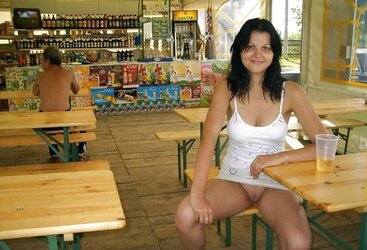 Upskirt No Trousers