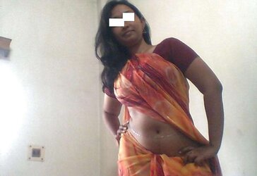 Indian Women in Bellychain!