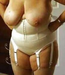 Lovin’ Jaw-Dropping Milf In Her Girdle