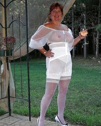 Lovin’ Jaw-Dropping Milf In Her Girdle