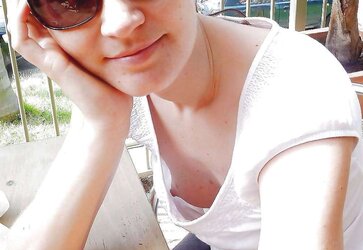 Voyeur (downblouse)