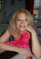 HIGHLY SUPER-FUCKING-HOT MOM I